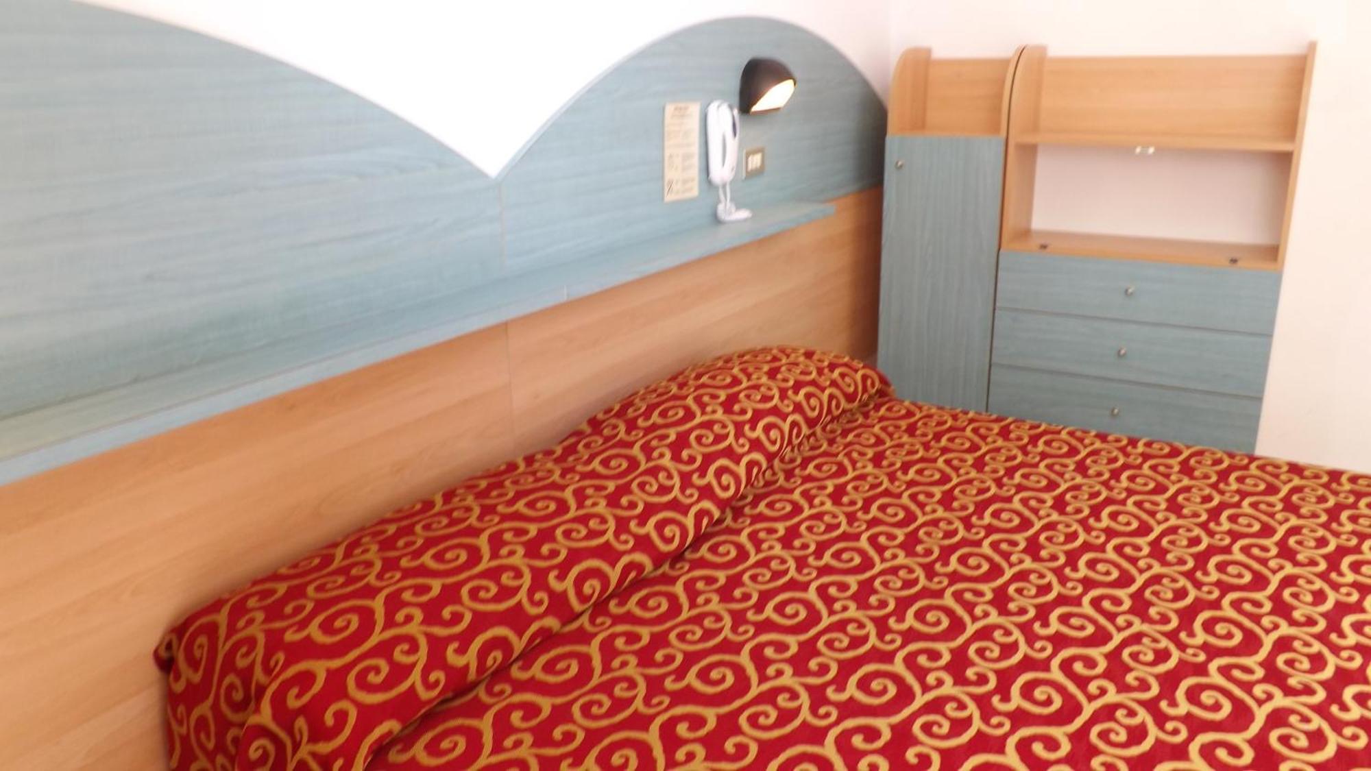 Alga Hotel 3*